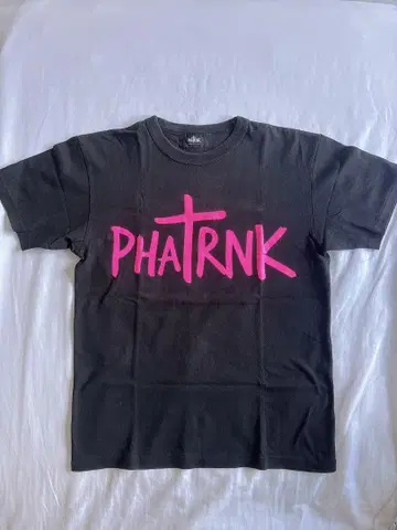 PHATRNK 핑크 로고 T셔츠 블랙