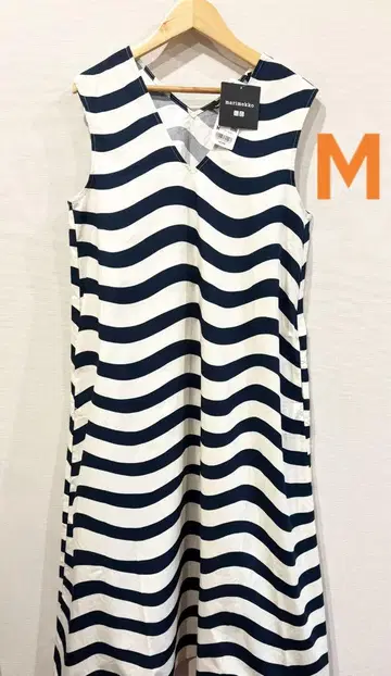 UNIQLO 마리메꼬 V넥 플레어 원피스 M 사이즈 네이비 유니클로