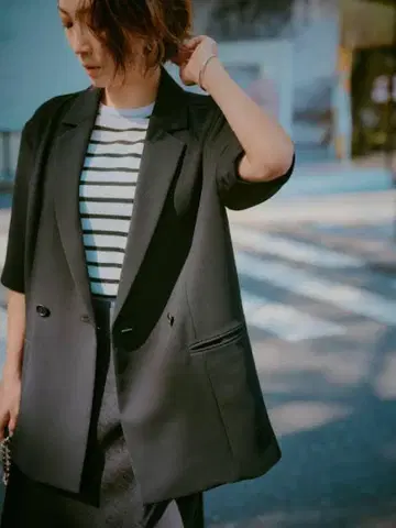 Mila Owen 블랙 테일러드 자켓