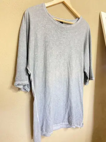 FIRST AID TO THE INJURED 그레이 티셔츠 백 프린트