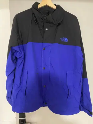 The North Face NP72131 마운틴 파카 블랙/파랑