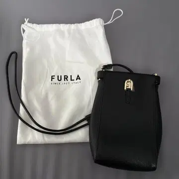 FURLA 블랙 가죽 백 (수납 가방 포함)