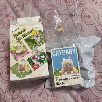 CRYBABY Falling for the Bloom 피규어