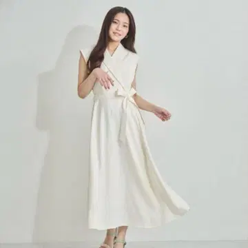 미쉬마쉬 현행 모델 테일러드 칼라 플레어 원피스 새상품