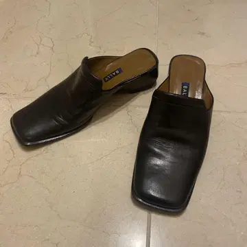 BALLY 블랙 가죽 뮬