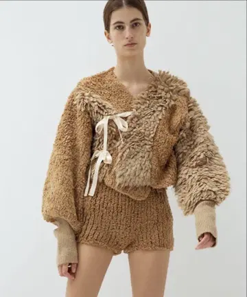 Leinwande 인기 상품 Boa Hand Knitted shorts