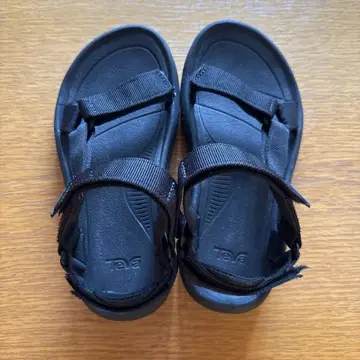 Teva 블랙 스포츠 샌들 허리케인