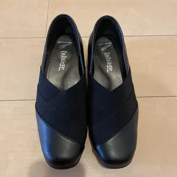 새상품급 tabiage 비아쥬 블랙 펌프스 23.0cm EEE