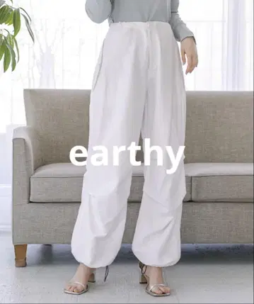earthy 파라슈트 팬츠 화이트 미사용 새상품