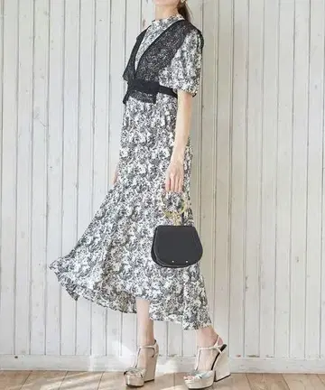 tocco closet 클래시컬 아트 프린트 언밸런스 원피스