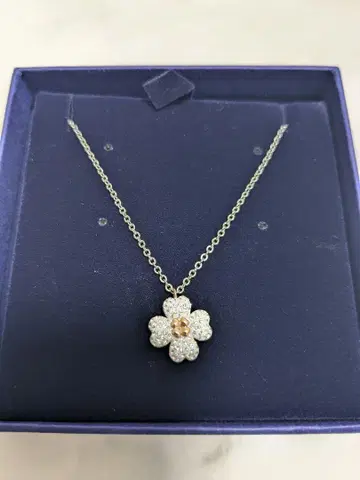 Swarovski 꽃 모티브 목걸이