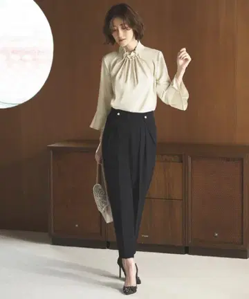 [ 포멀 대응 ] 펄 포인트 블라우스 & 팬츠 셋업 포멀