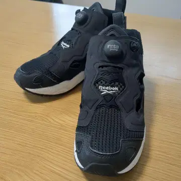새상품급 Reebok/리복 인스타펌프 퓨리 블랙 24cm