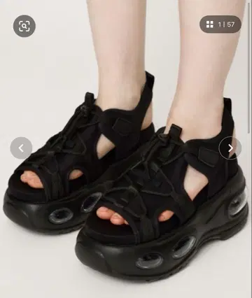 블랙 통굽 샌들 스트랩 포함
