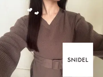 SNIDEL 브라운 V넥 스웨터