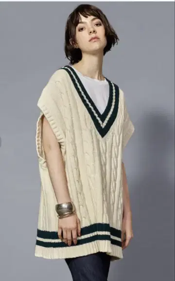 UNITED ARROWS V넥 니트 베스트