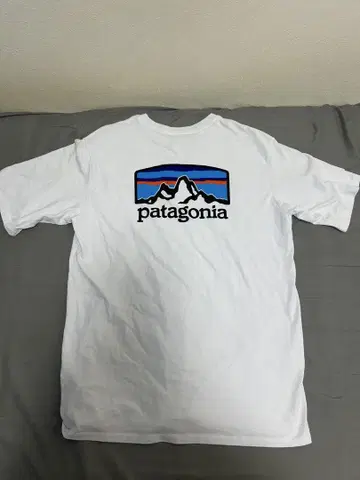 patagonia 화이트 티셔츠 M 사이즈