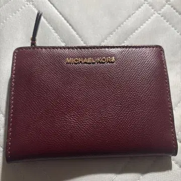 MICHAEL KORS 버건디 접이식 지갑