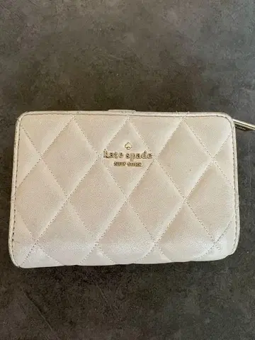 kate spade 퀼팅 접이식 지갑 화이트