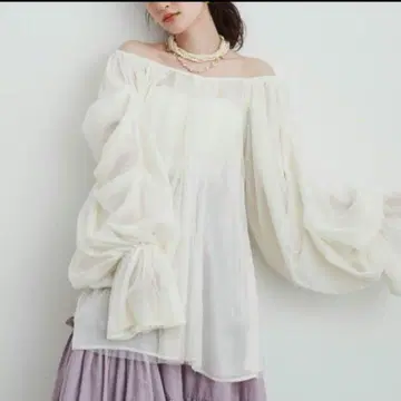 볼륨 개더 슬리브 블라우스 아이보리