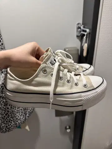 CONVERSE REACT 2.0 아이보리 스니커즈