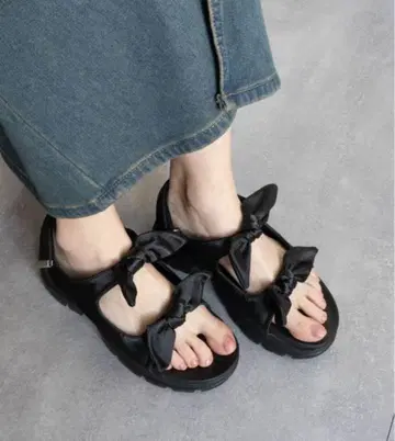 FABBY FABBY. (파비파비 스니커즈 밑창 리본 벨트 샌들