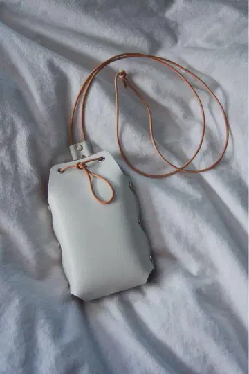 Hender Scheme assemble neck pouch M 화이트