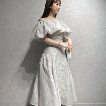 snidel 자카드 오프숄더 블라우스 스커트