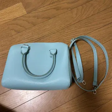 민트 그린 숄더백