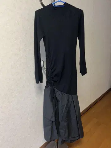 절개 니트 원피스
