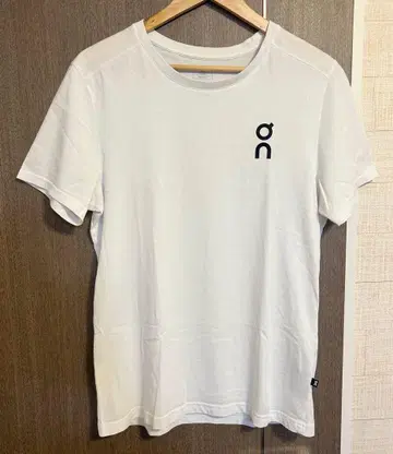On GRAPHIC-T 남성용 S