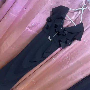 블랙 프릴 맥시 드레스