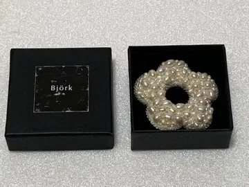 Bjork 비요르크 KUKKA 꽃무늬 화이트 컬러 브로치 새상품급