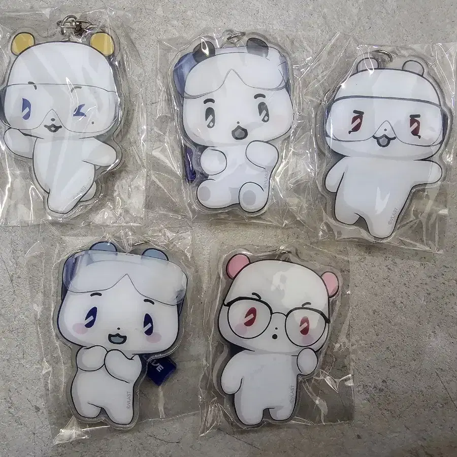 OneW pop up, Keycap keyring, sealed, WTS #샤이니,#온유,#온유
