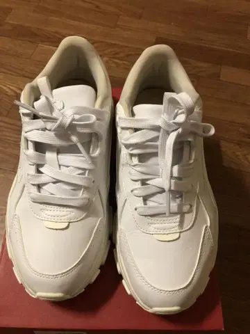 PUMA 스니커즈