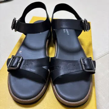 마가렛호웰 idea 앵클 스트랩 플랫 샌들 23.5cm