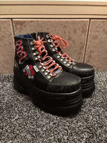 Yosuke30 블랙 부츠 오렌지 신발끈