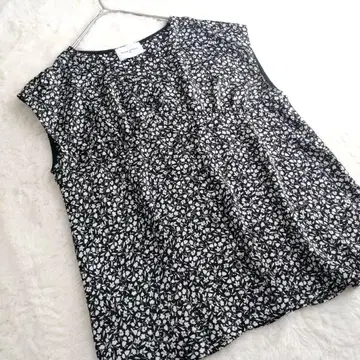 UNITED ARROWS 리버티 패턴 플레어 블라우스 꽃무늬