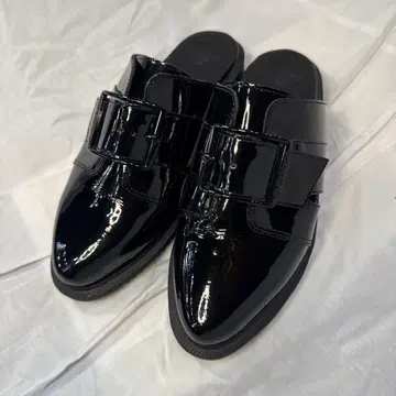 Dr.Martins 닥터마틴 에나멜 블랙 샌들 뮬