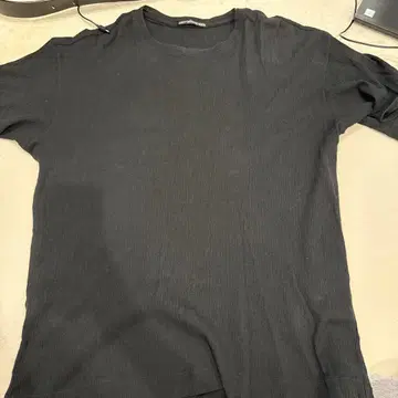 ISSEY MIYAKE MEN 리브 T셔츠 블랙