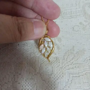 오팔? 목걸이