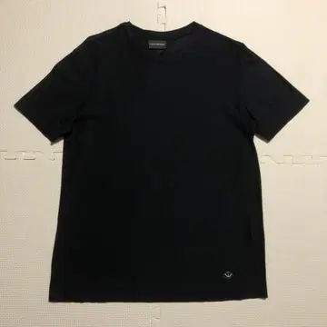[ EMPORIO ARMANI ] 메탈 로고 반팔 티셔츠 M~L 상당