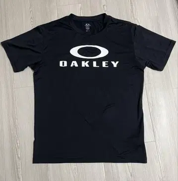 거의 새상품 오클리 셔츠 오클리 셔츠 L 티셔츠 OAKLEY