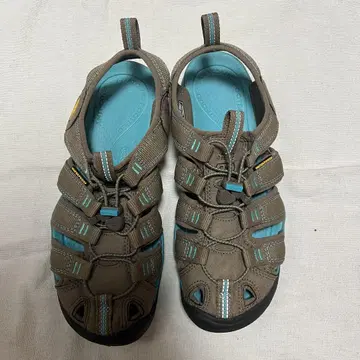 [KEEN] Clearwater CNX 탄틸 샌들 24.5cm
