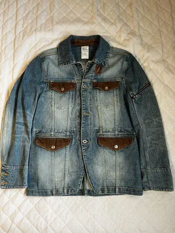 흰금 바디 버터 데님 자켓