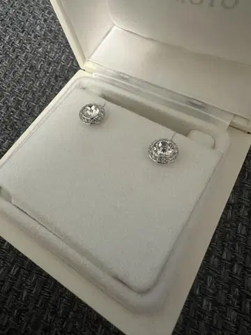 Swarovski 실버 라운드 컷 크리스탈 귀걸이