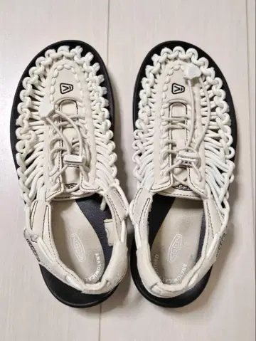 KEEN 유니크 샌들 화이트 24cm