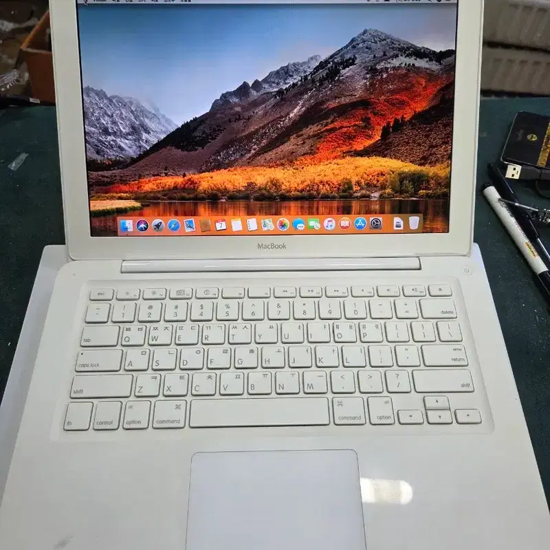 애플 맥북 A1342 13인치 SSD 흰둥이