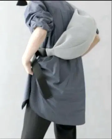 ear PAPILLONNER 메쉬 크로스 바디백 화이트