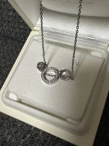Swarovski 실버 3 참 목걸이